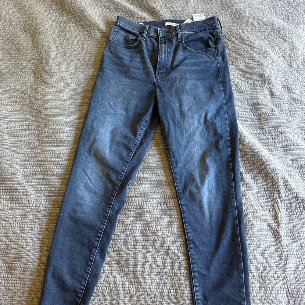 Levi's women’s Skinny Jeans in Dark Indigo 30W 30L
